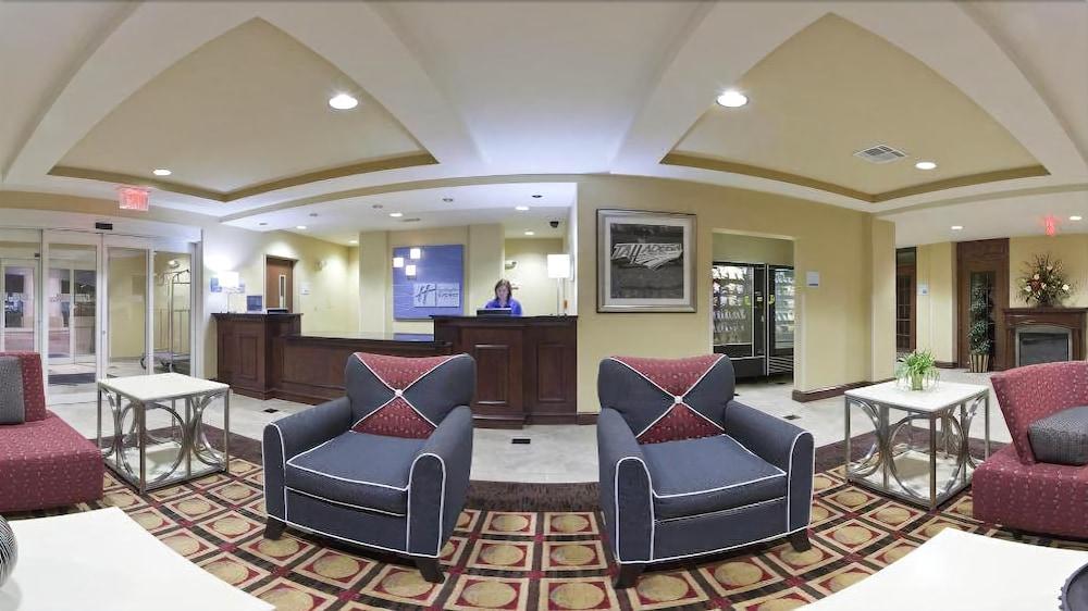 Holiday Inn Express Hotel & Suites Talladega By Ihg Exteriör bild
