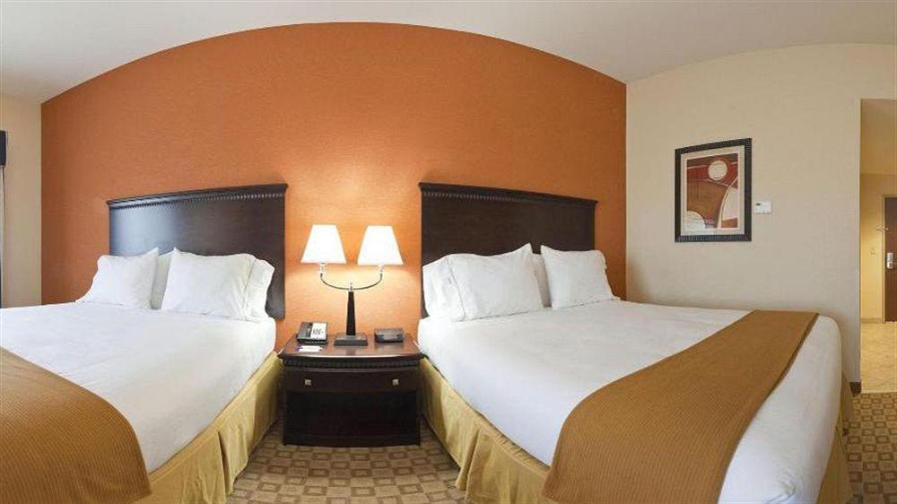 Holiday Inn Express Hotel & Suites Talladega By Ihg Exteriör bild