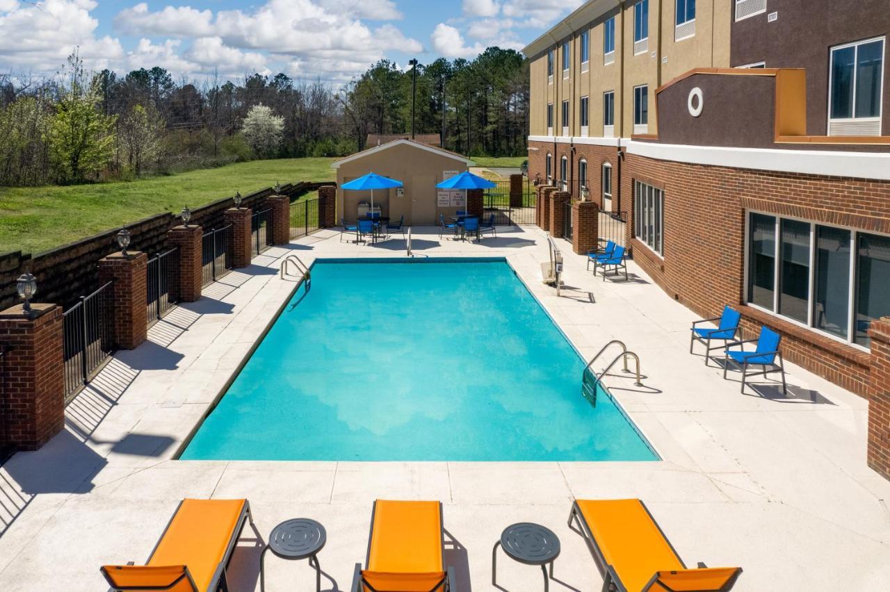 Holiday Inn Express Hotel & Suites Talladega By Ihg Exteriör bild