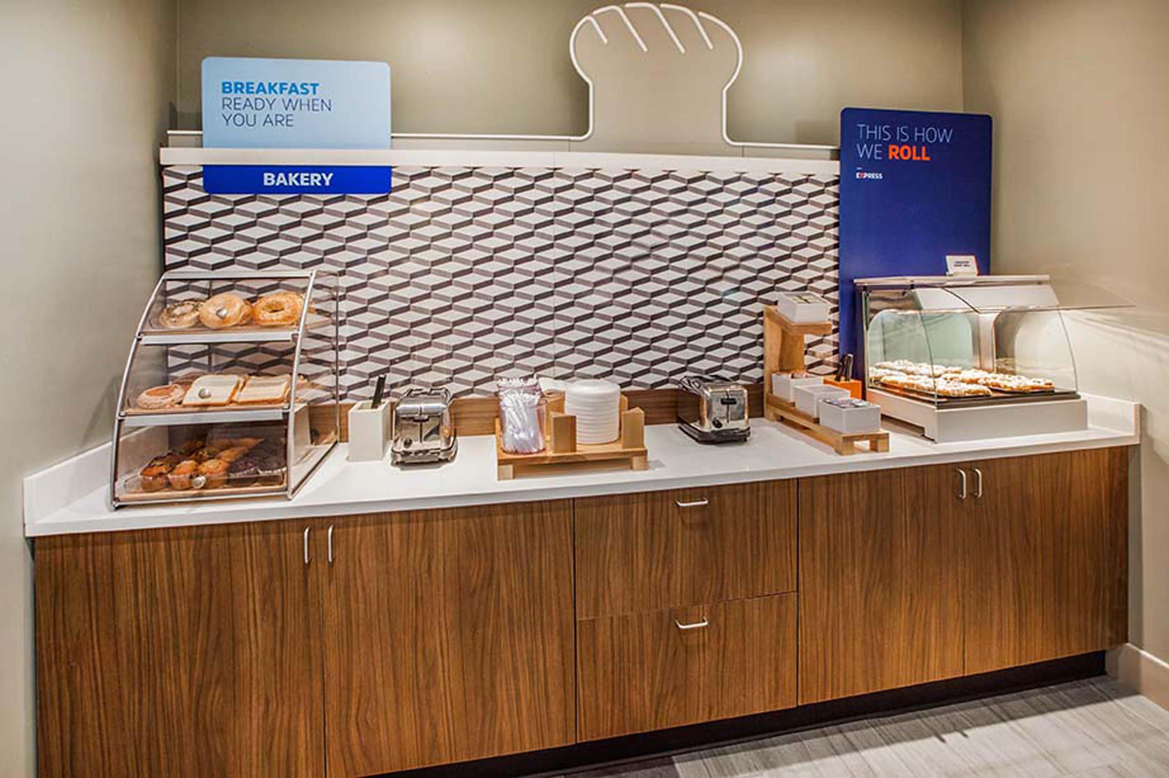 Holiday Inn Express Hotel & Suites Talladega By Ihg Exteriör bild
