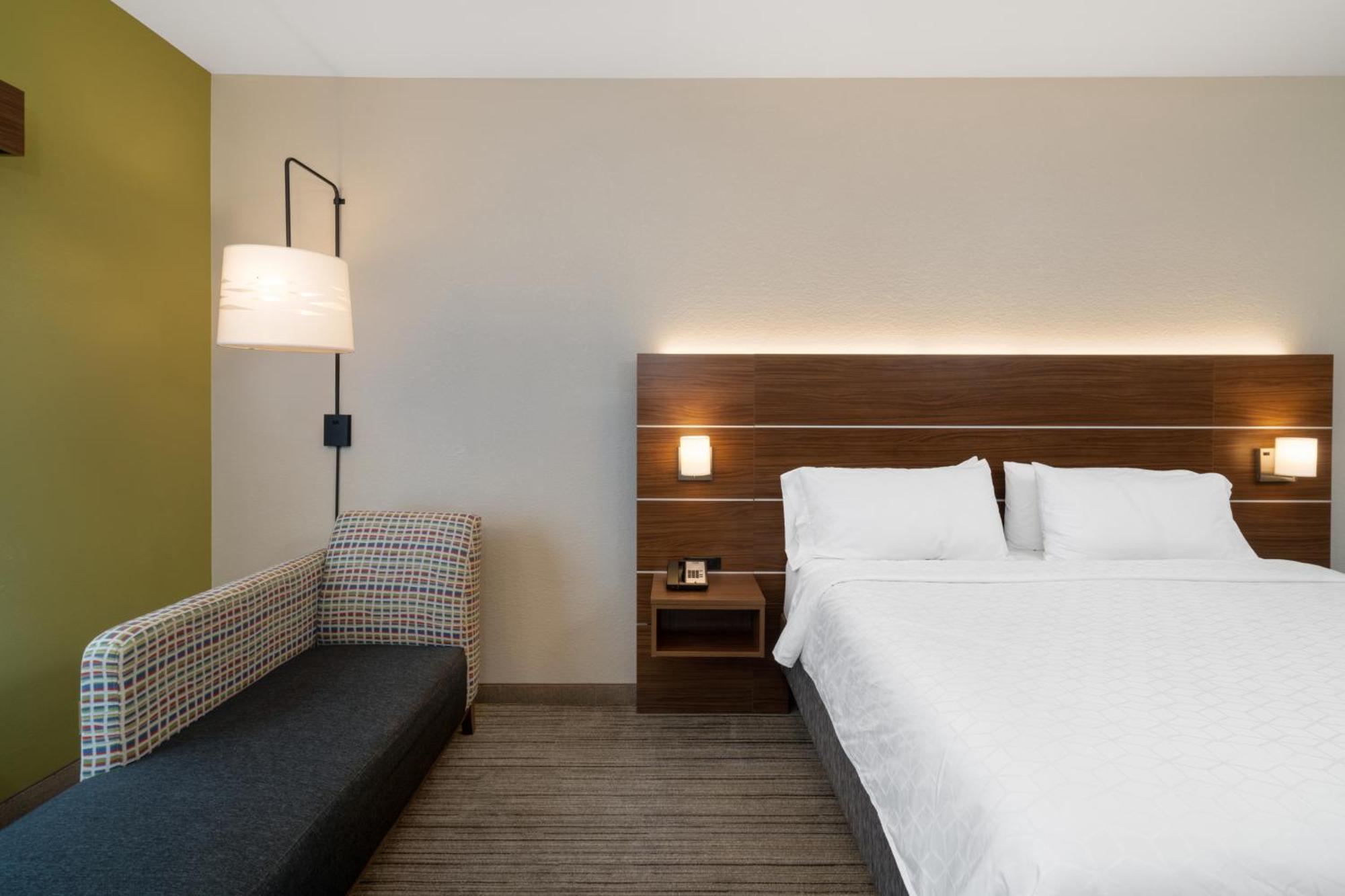 Holiday Inn Express Hotel & Suites Talladega By Ihg Exteriör bild