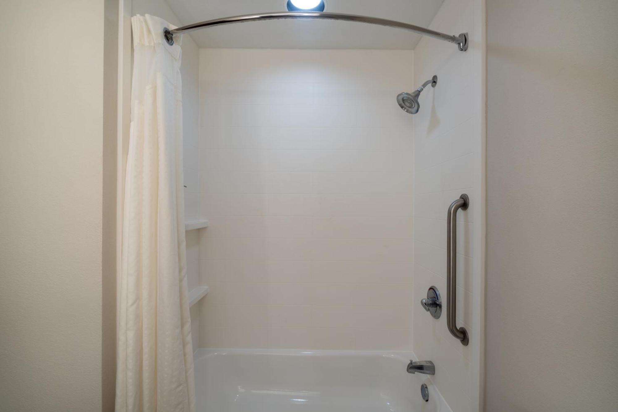 Holiday Inn Express Hotel & Suites Talladega By Ihg Exteriör bild