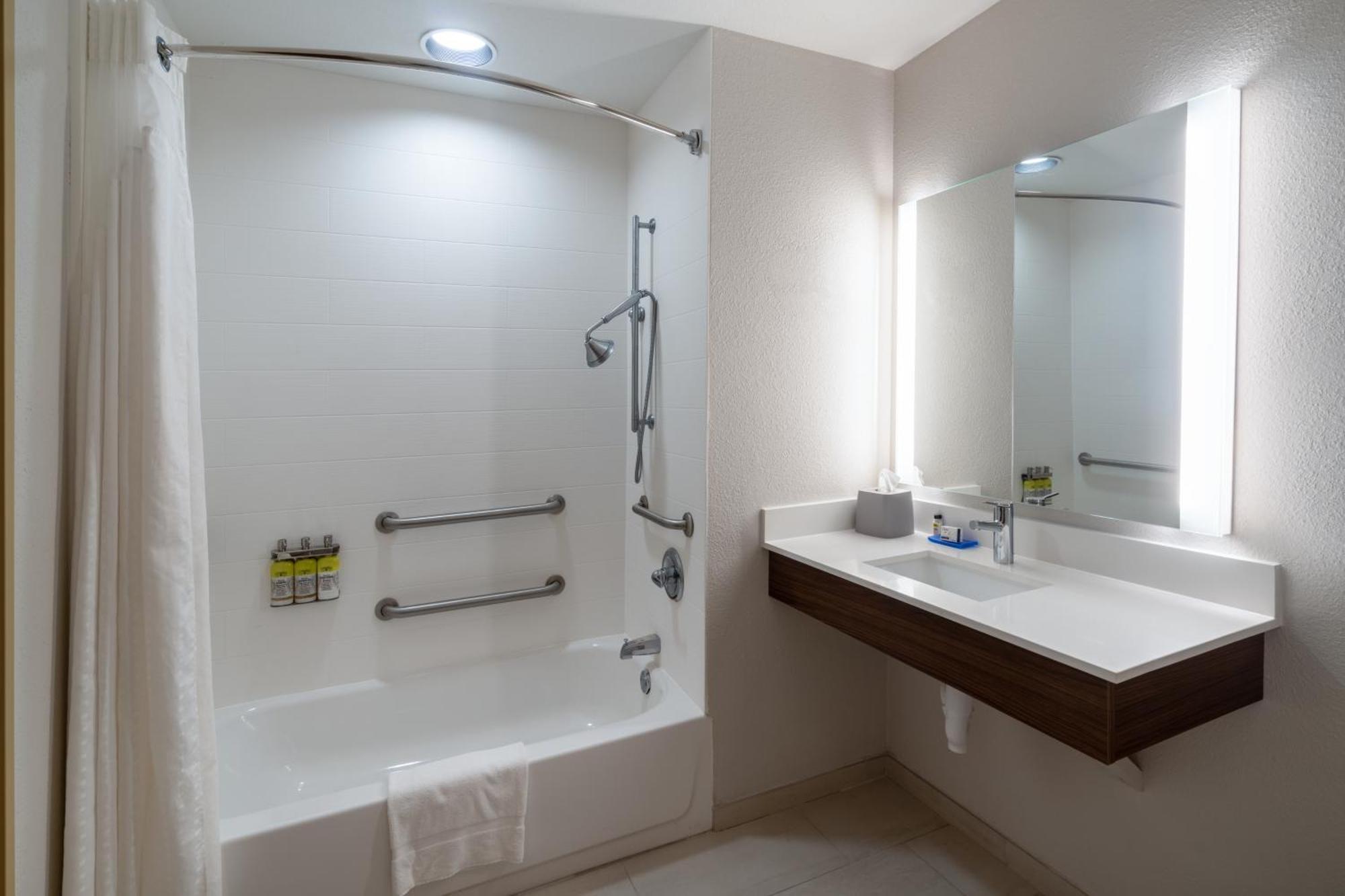 Holiday Inn Express Hotel & Suites Talladega By Ihg Exteriör bild
